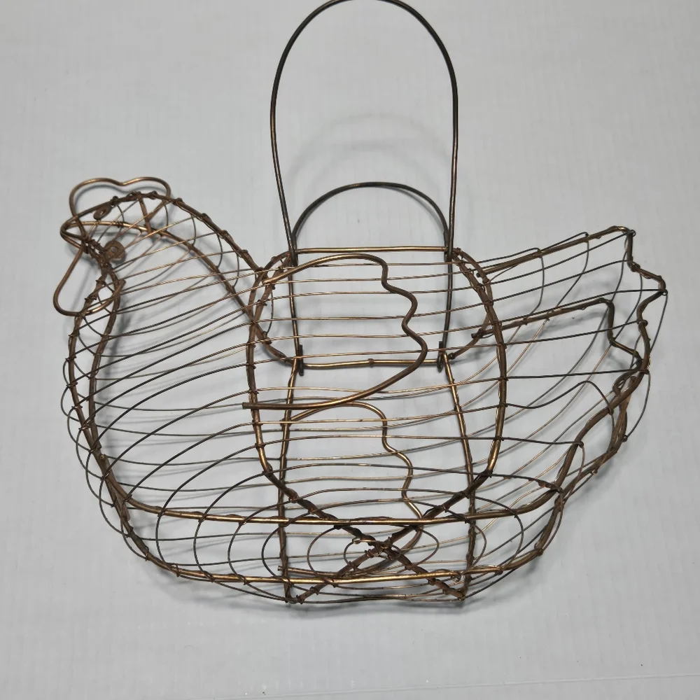 Chicken basket, copper colored wire egg basket egg collecting, like a chicken